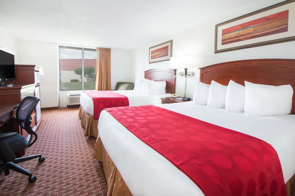 Ramada By Wyndham Enid 8/36