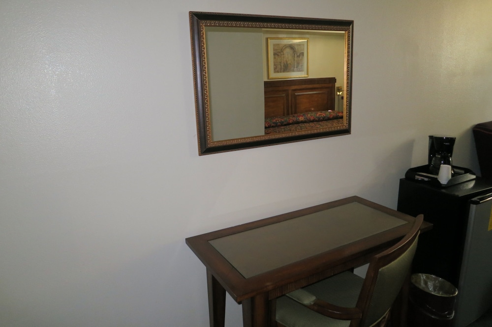 Bay City Motor Inn 58/67
