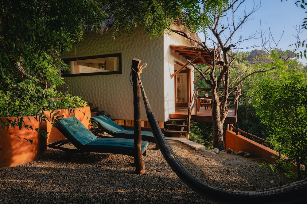 Zoa Hotel 65/67
