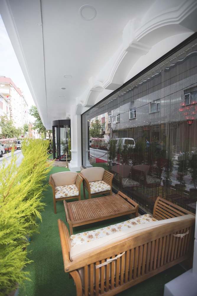 ROYAL INCI AIRPORT HOTEL 60/67
