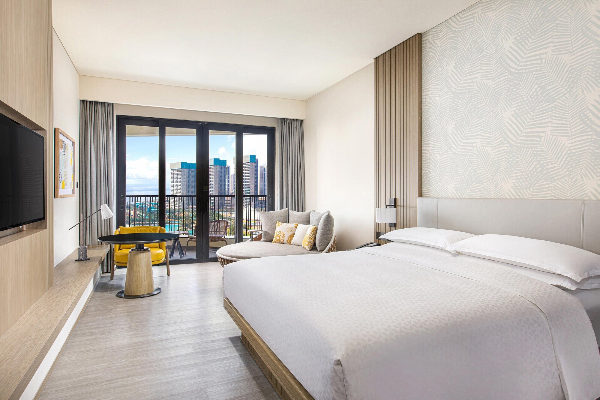 Room, King Bed, Partial Sea View, Balcony
