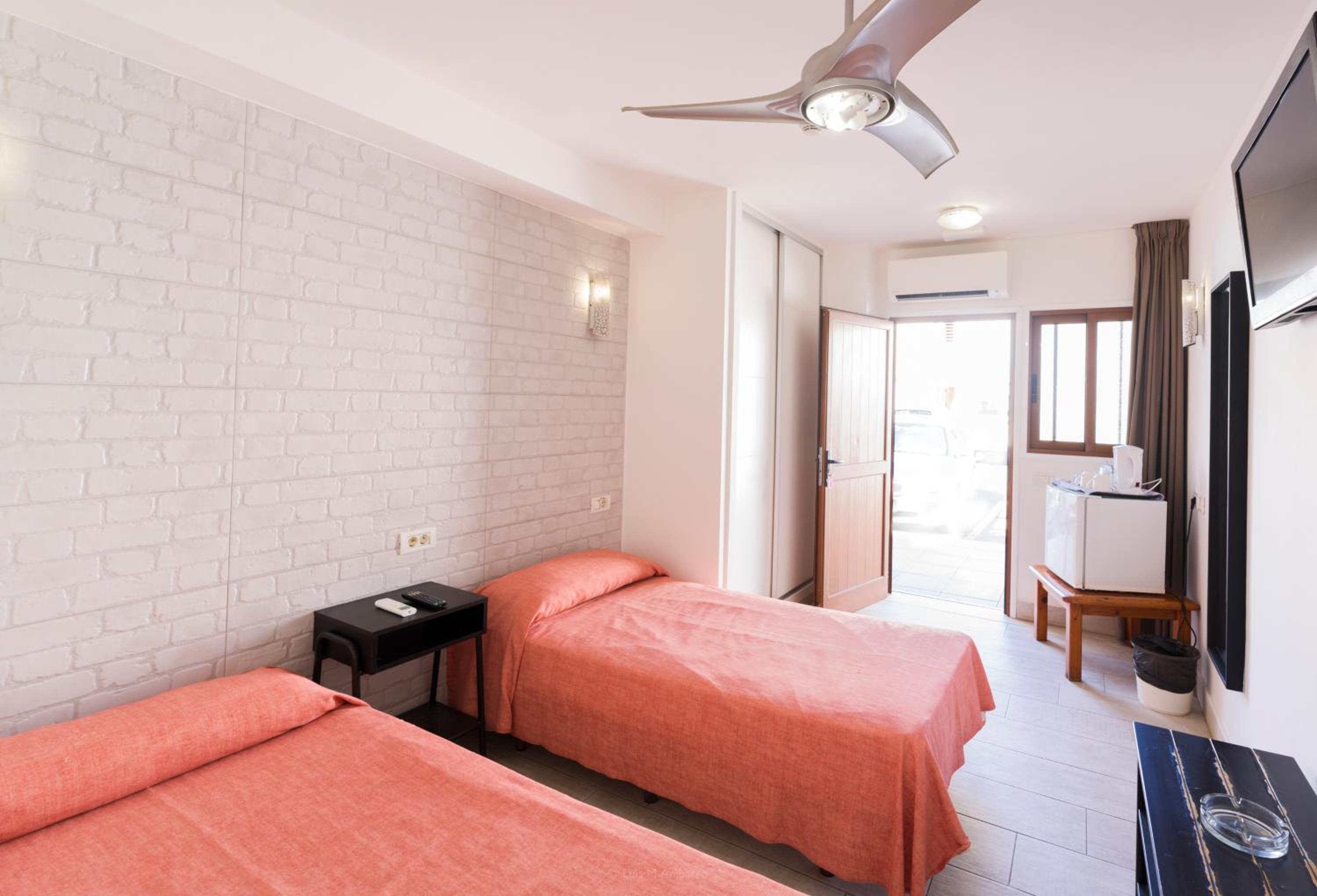 Room, Twin Beds, Private Bathroom