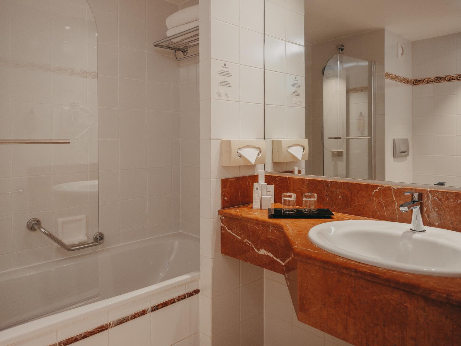 غرفة سوبيريور بسرير كينج، Millennium Hotel Paris Charles De Gaulle 1/1