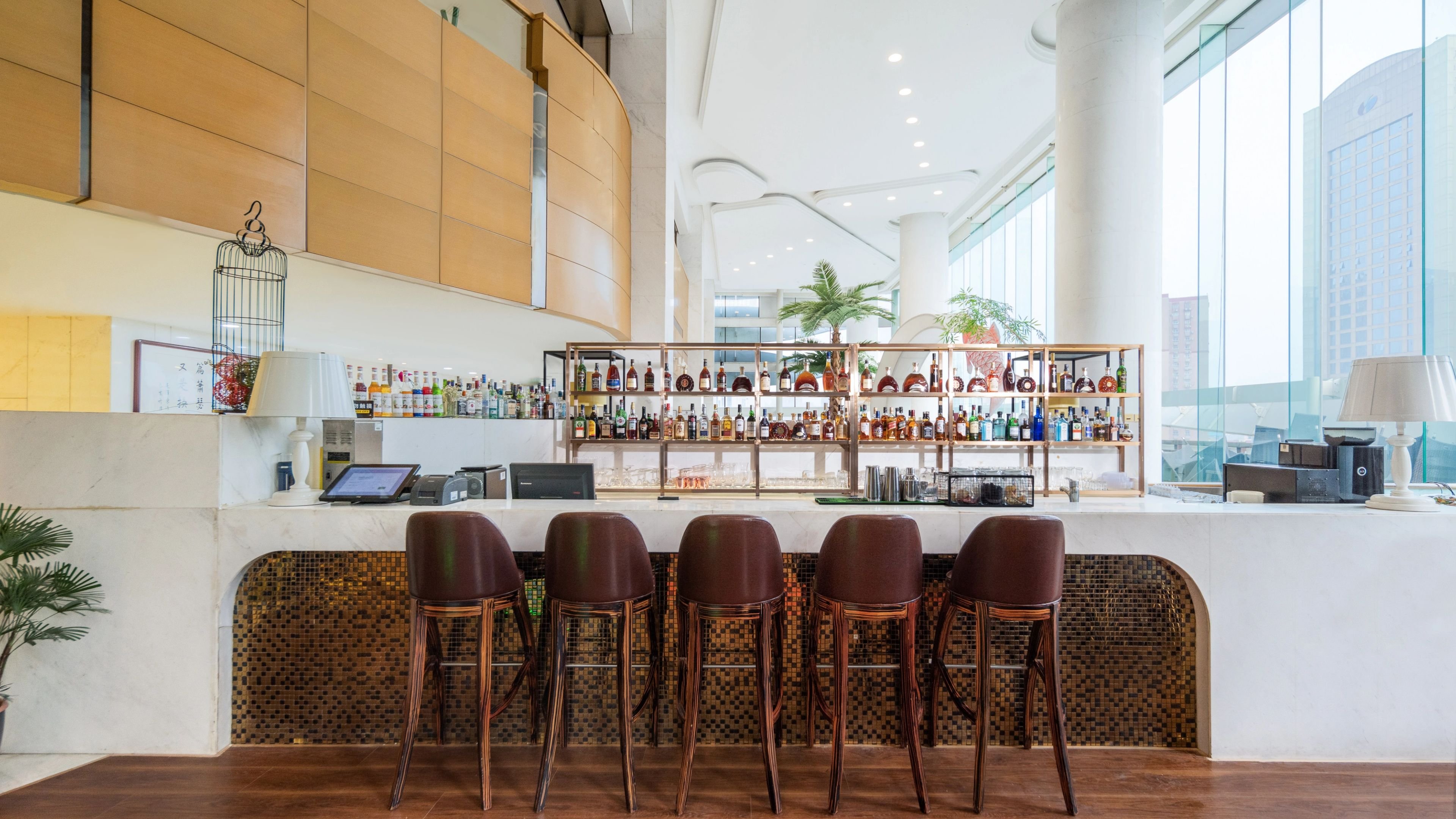 HOLIDAY INN SHIJIAZHUANG CENTRAL 46/77