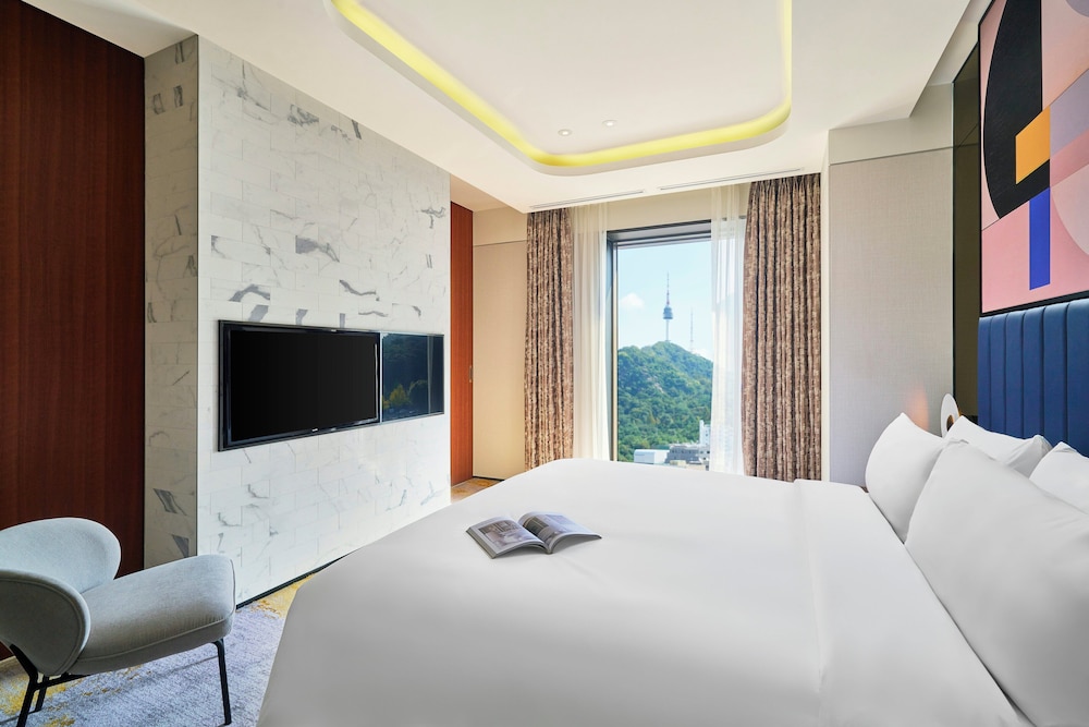Suite, King Bed