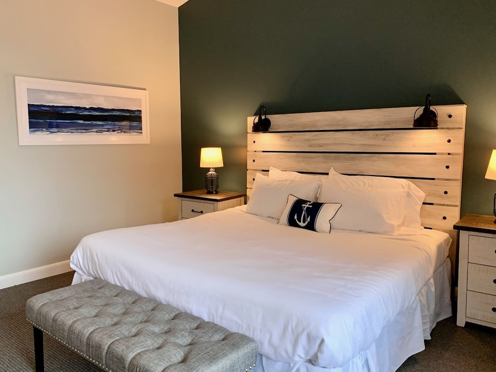 Smuggler’s Cove Inn 8/50