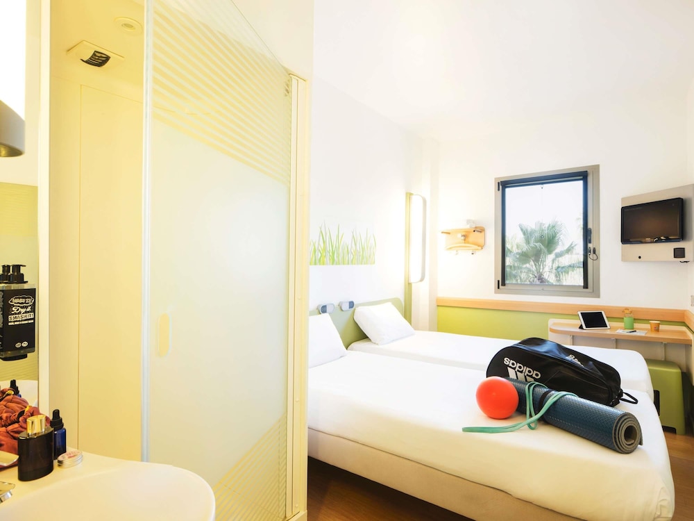 Ibis Budget Sevilla Aeropuerto 13/35