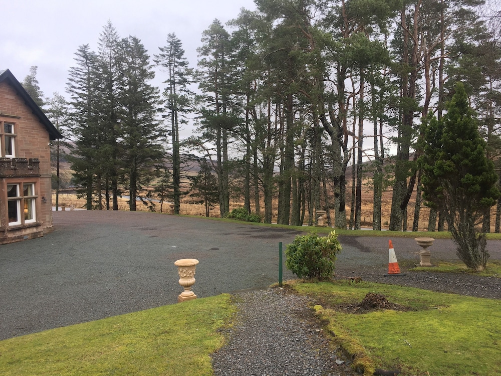 Ledgowan Lodge Hotel 68/72
