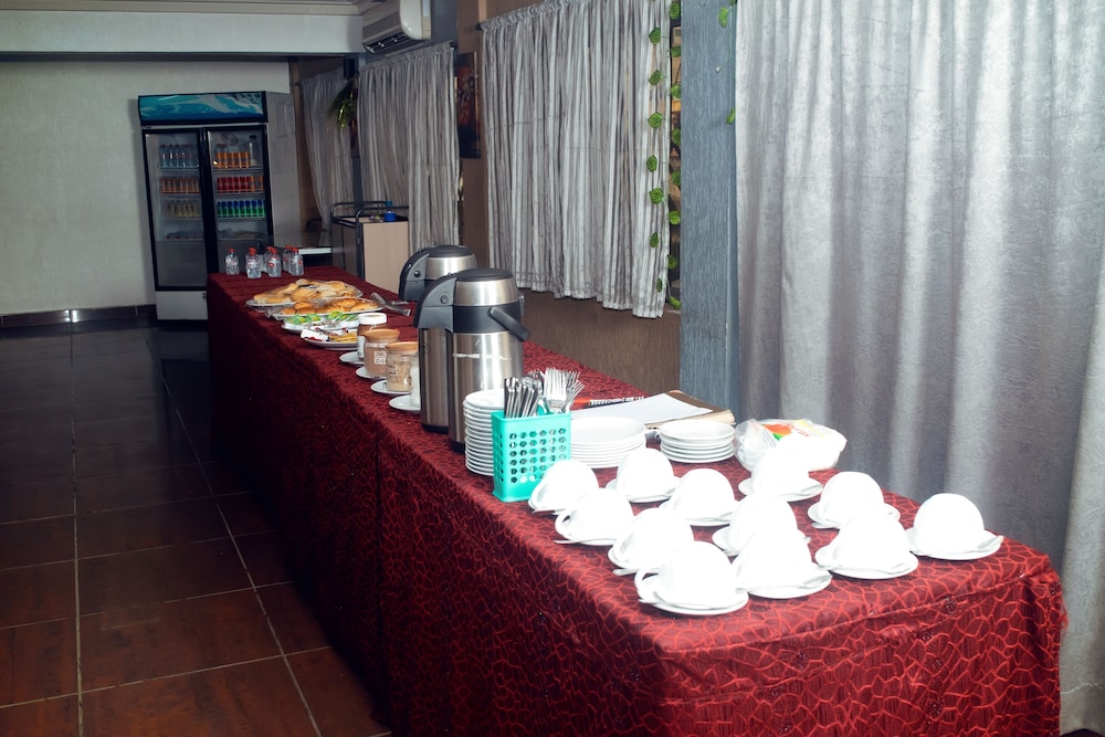 Riviera Hotel Benin 37/42