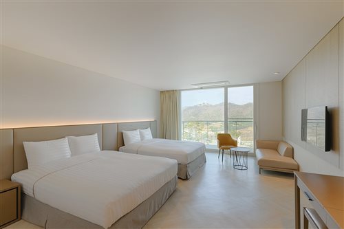 Resort, Family