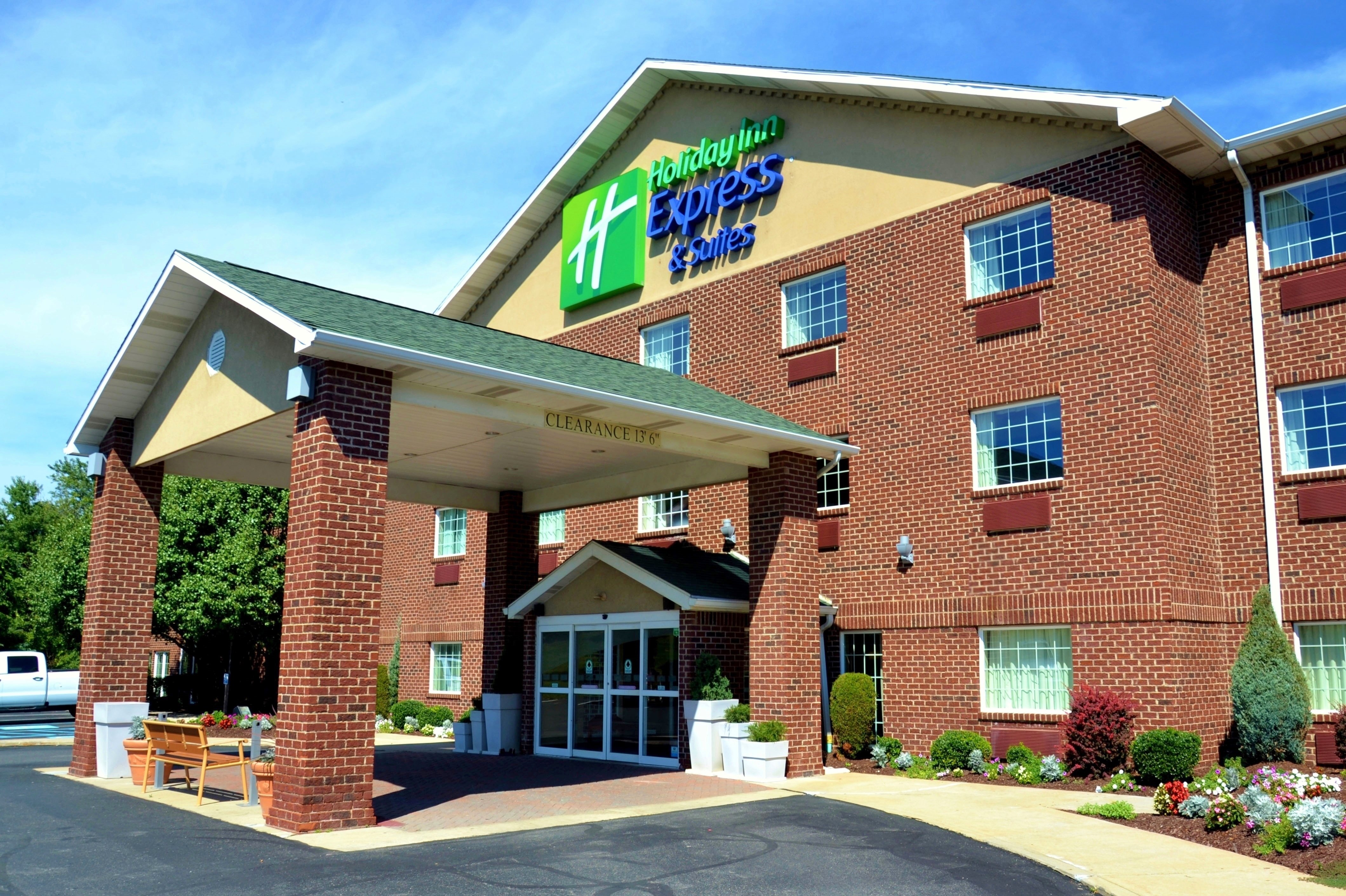 Holiday Inn Express Suites Center Township 5/78