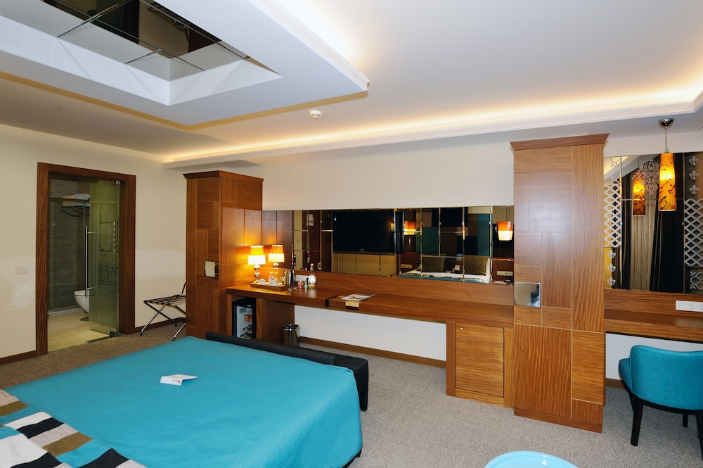 Collage Pera Hotel 14/30