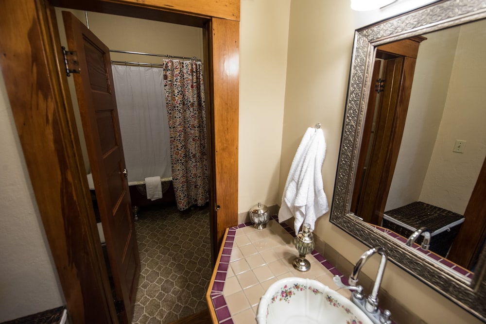 Balch Hotel 49/50
