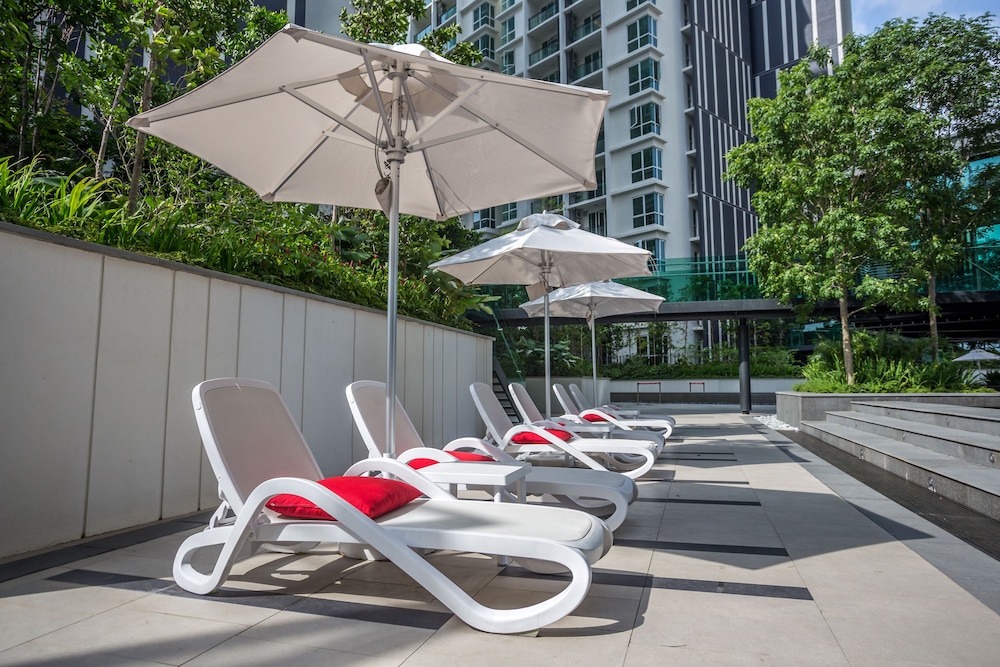 The Shore Hotel & Residences 47/65
