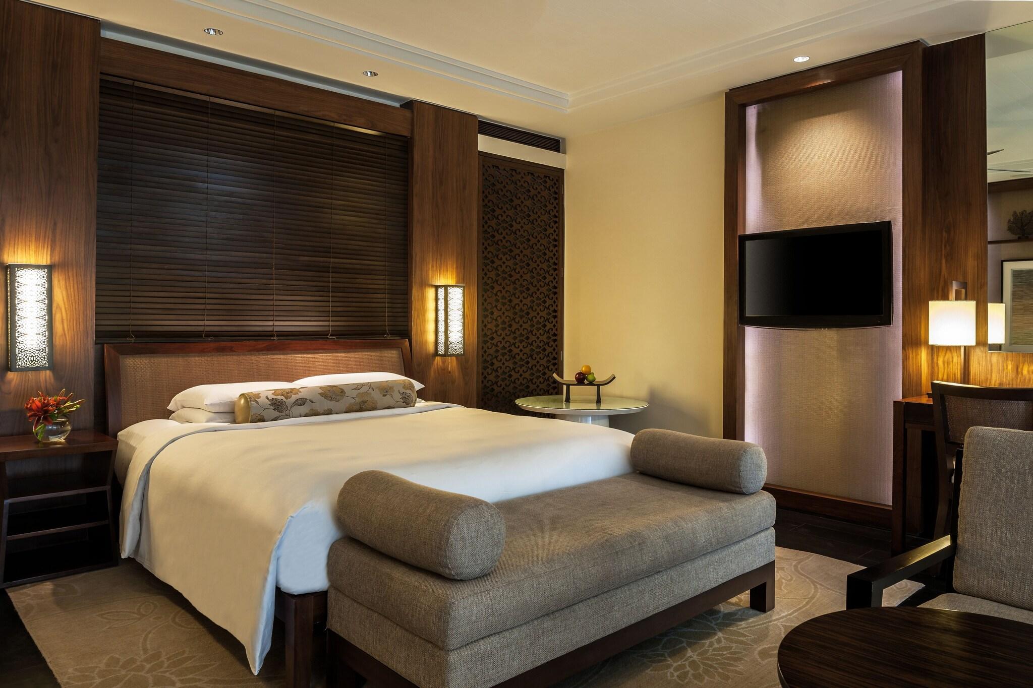 Room, King Bed, Garden View