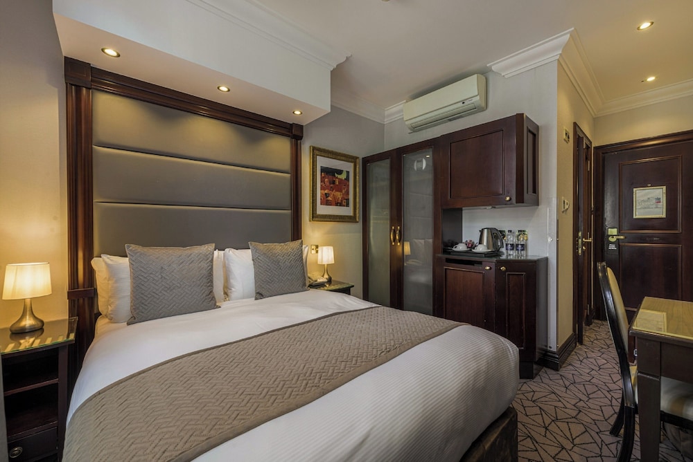 Hyde Park International Hotel 15/65