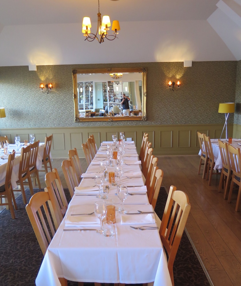 Oyster Fleet Hotel 26/41