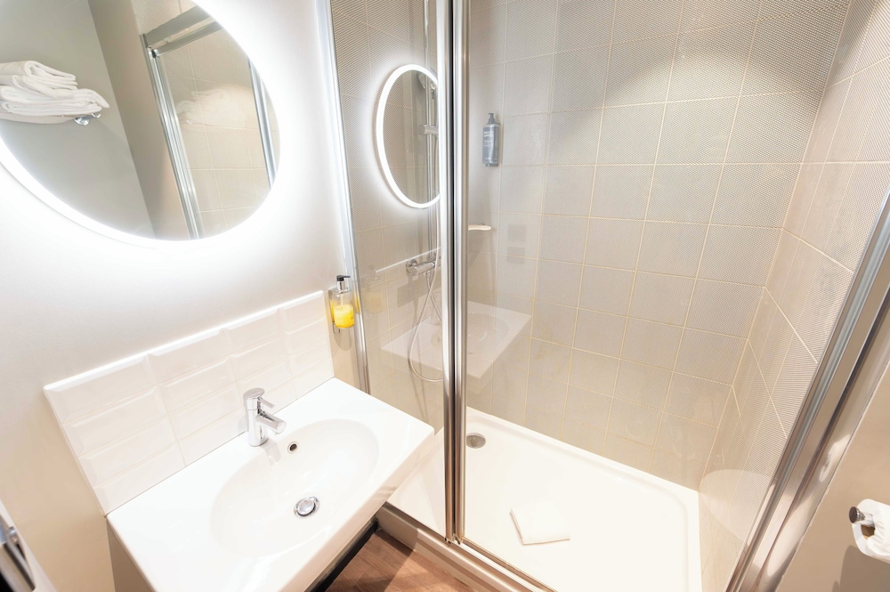 جناح بسرير مزدوج مع أريكة، Ibis Styles Paris 16 Boulogne 5/7