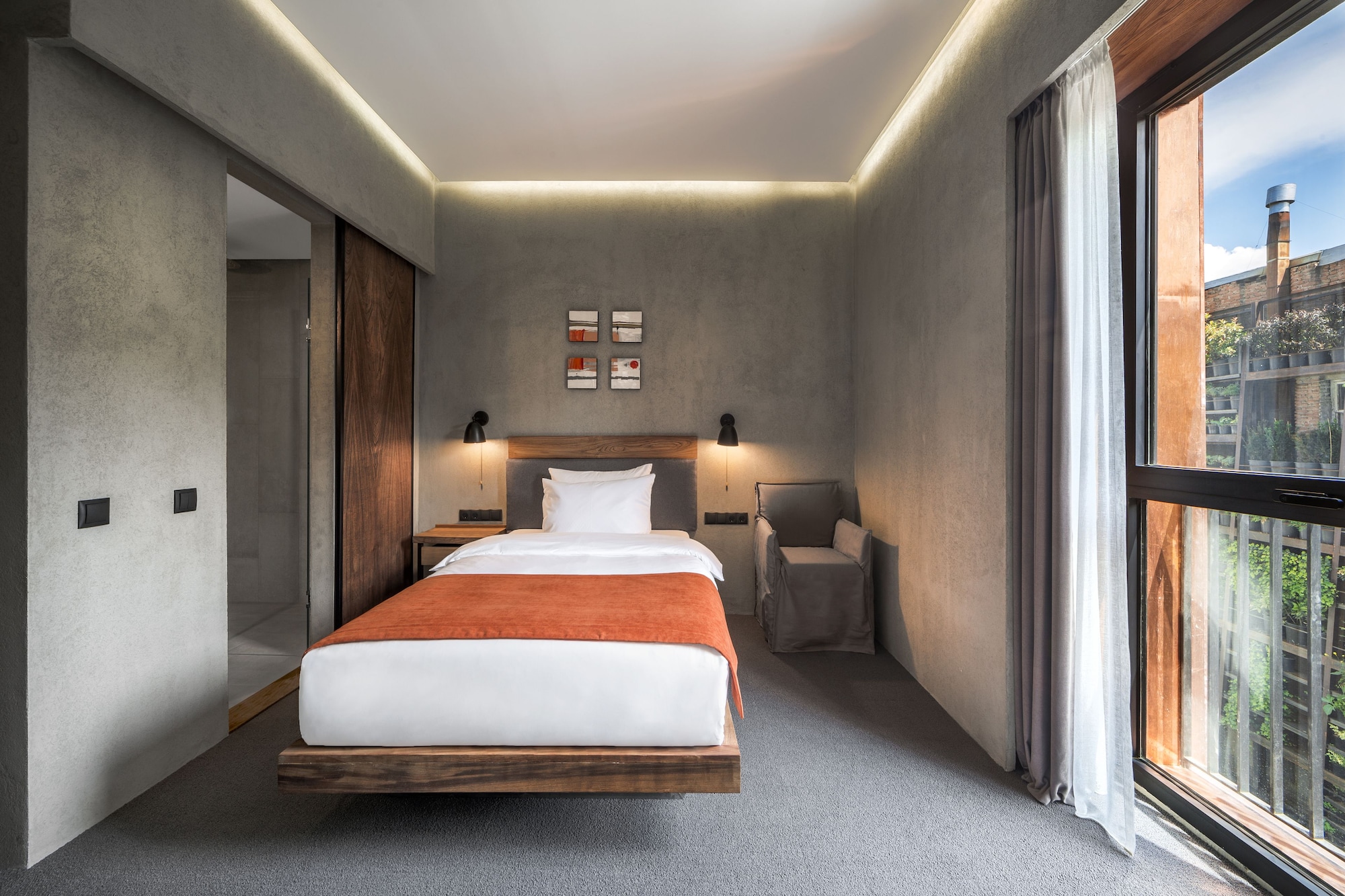 ROOM, SINGLE