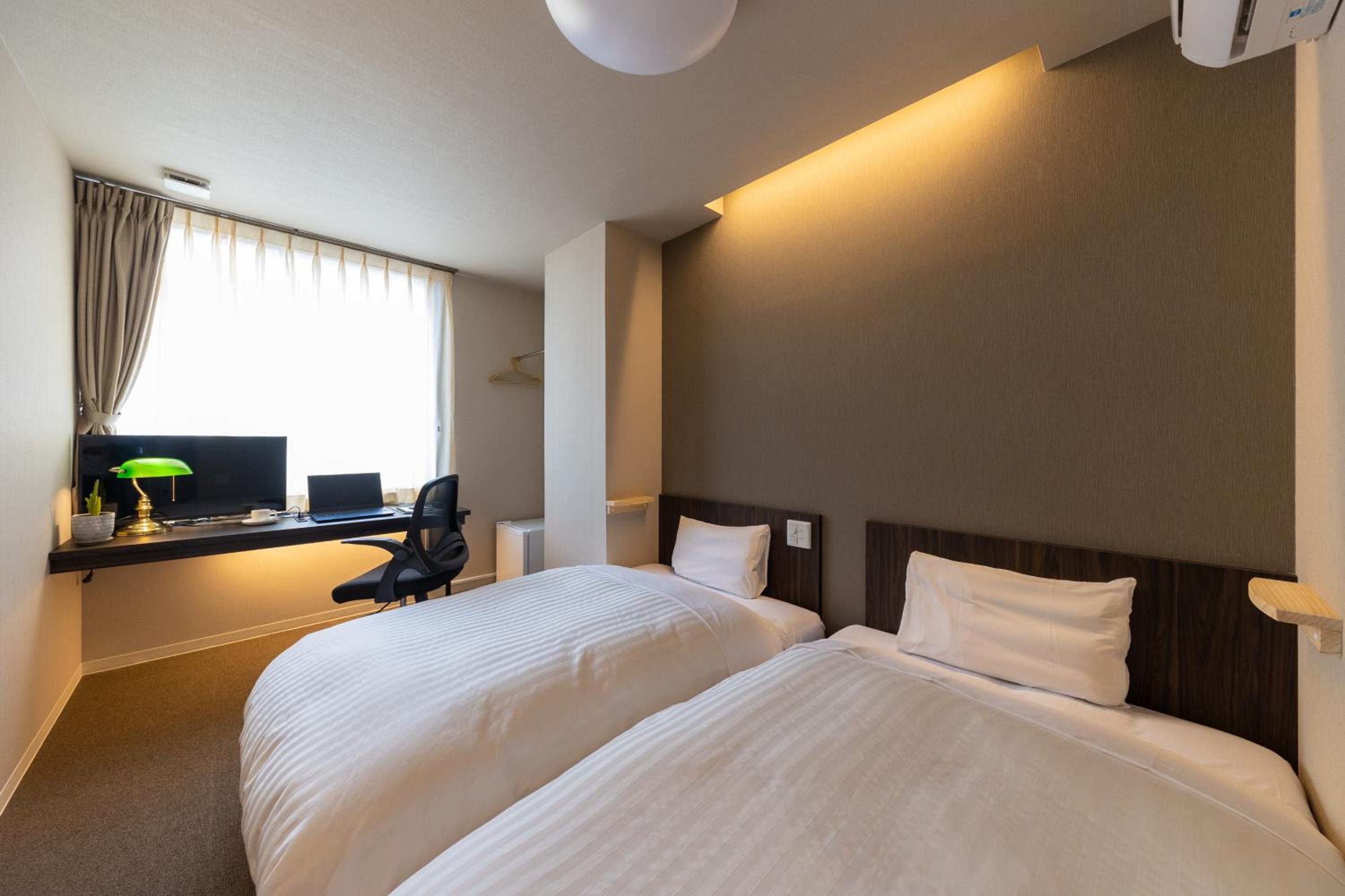 Room, Semi Double Bed