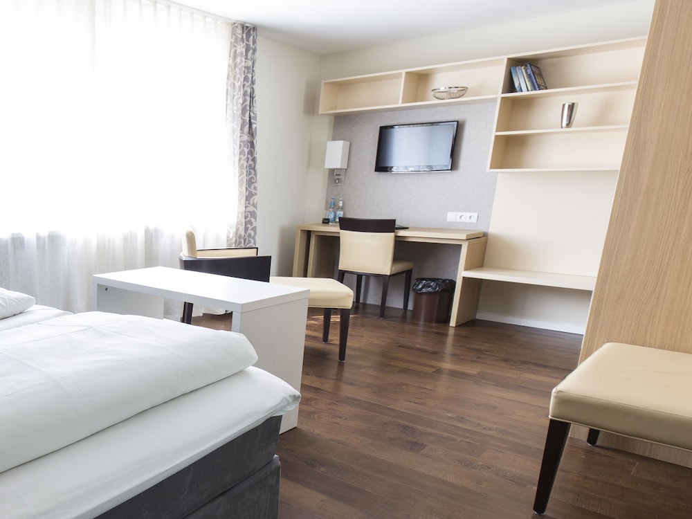 Bonnox Boardinghouse & Hotel 15/61