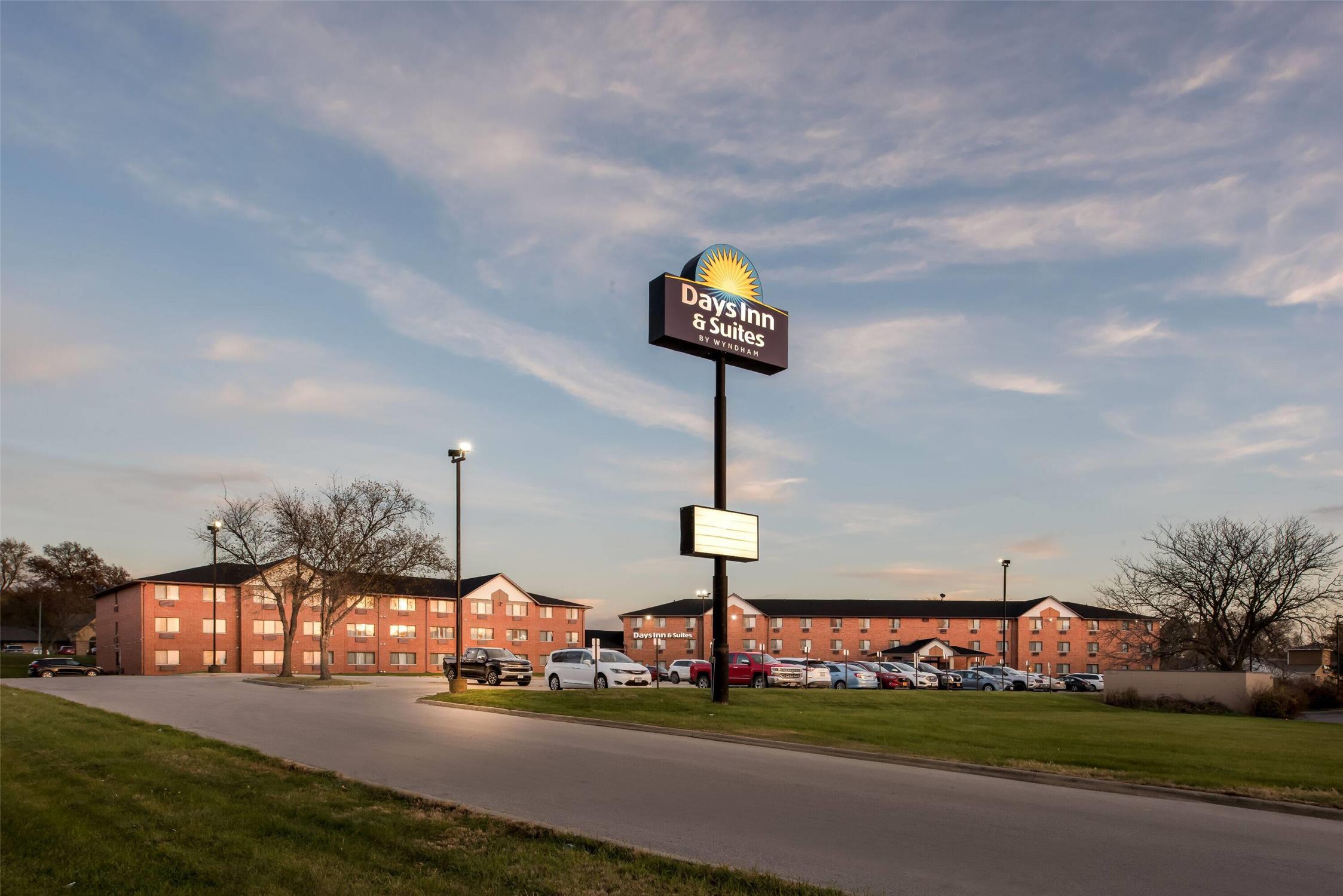 Days Inn & Suites By Wyndham Des Moines Airport in DES MOINES - IA