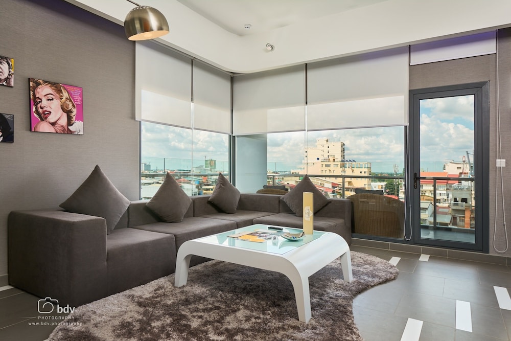 SUN & MOON, Urban Hotel 46/66