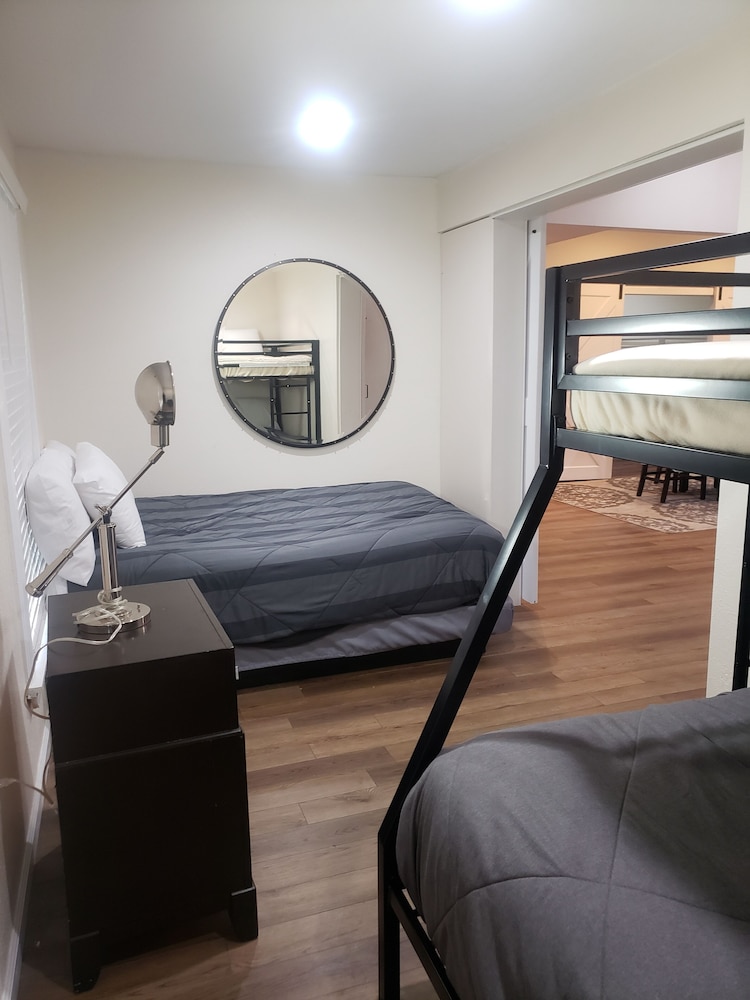 Branson Surrey Inn 27/65