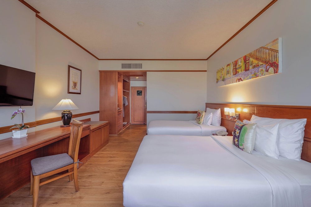 Premier Superior Partial Sea View