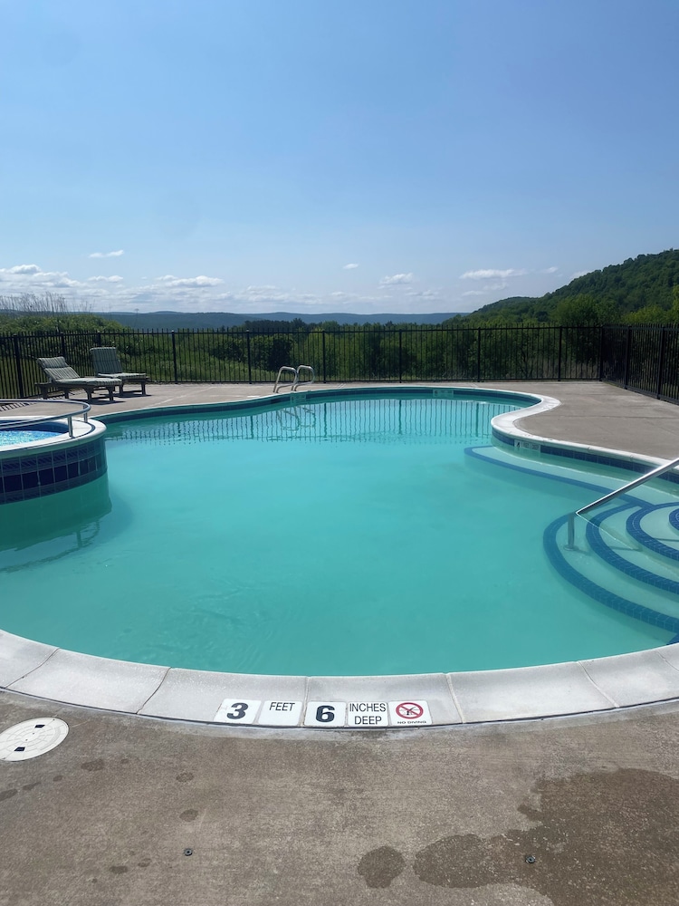 August Lodge Cooperstown 38/42