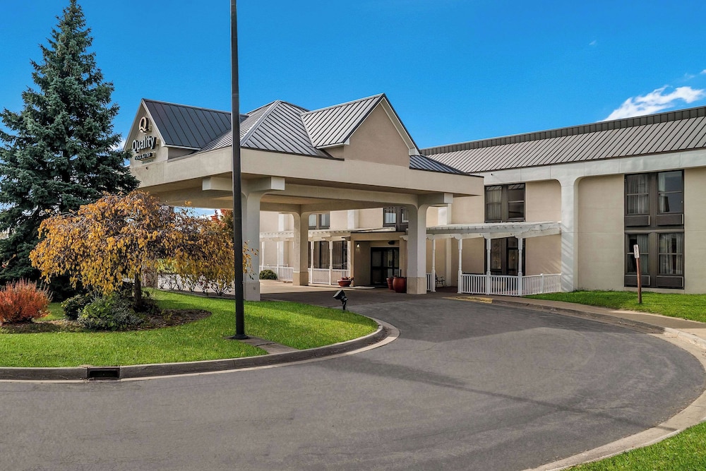 Quality Inn and Suites Saginaw, MI 42/47