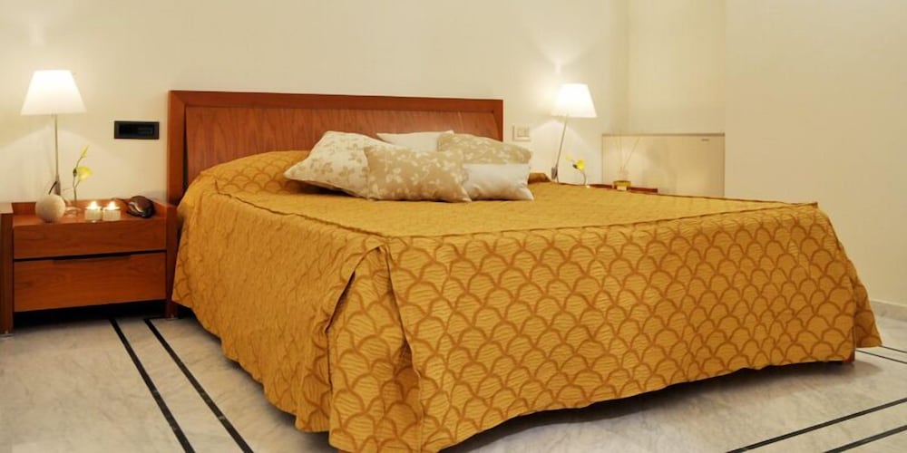 HOTEL METROPOL 20/45