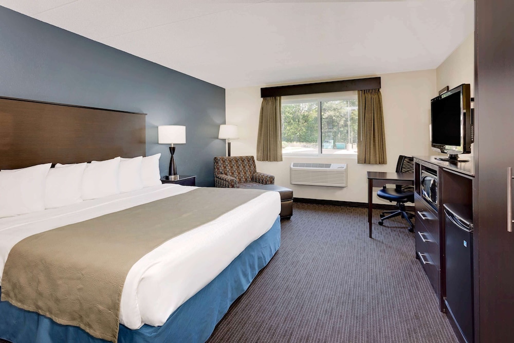 Baymont By Wyndham Owatonna 23/59