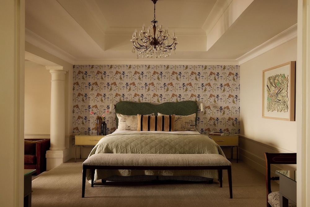 Suite, House, King Bed