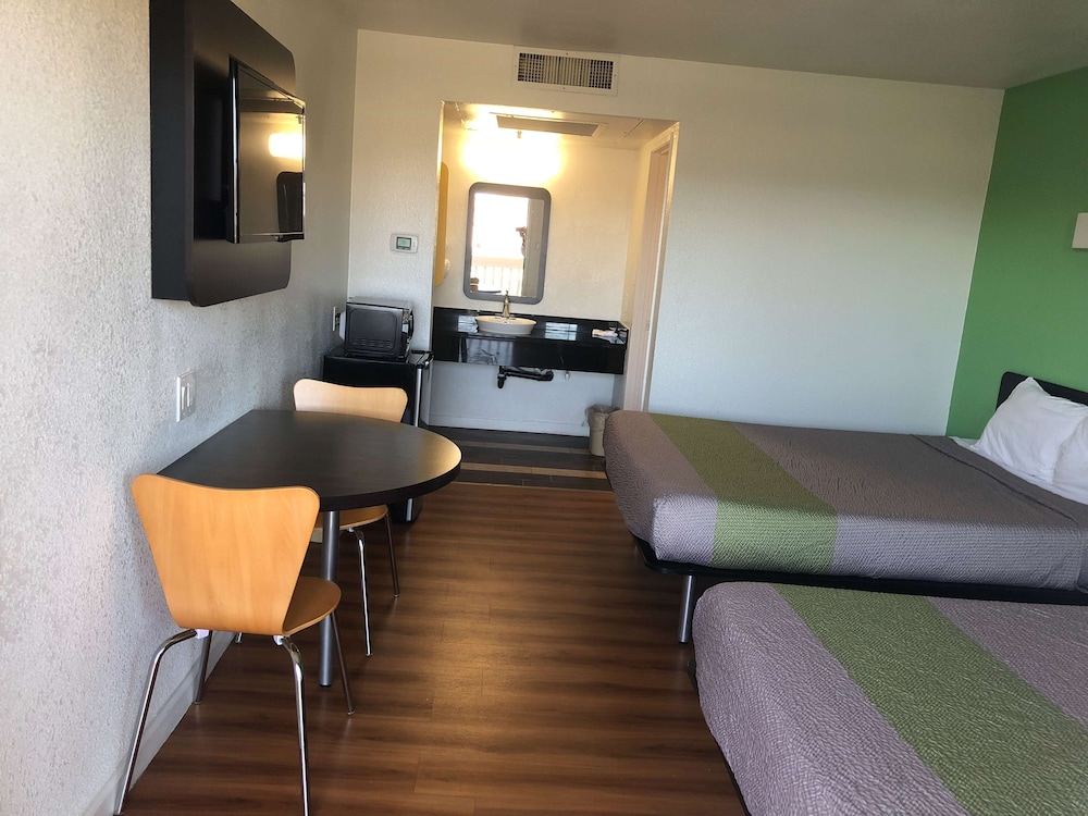 Motel6 Barstow, CA 38/57