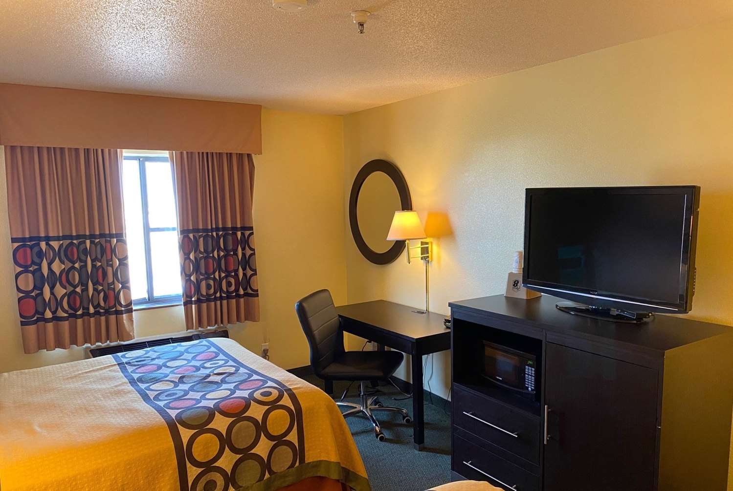 Super 8 by Wyndham Colby 38/42