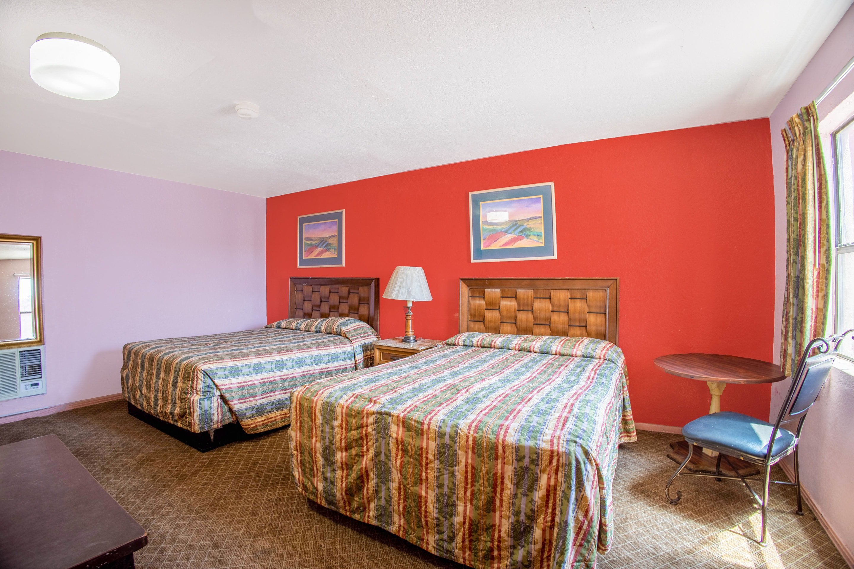 غرفة بسرير كوين وسريرين منفصلين لغير المدخنين، Sands Motel By OYO El Paso near Airport 2/5
