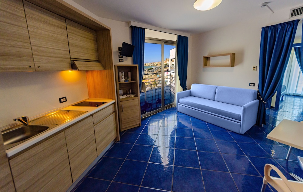 Astro Suite Hotel 15/50