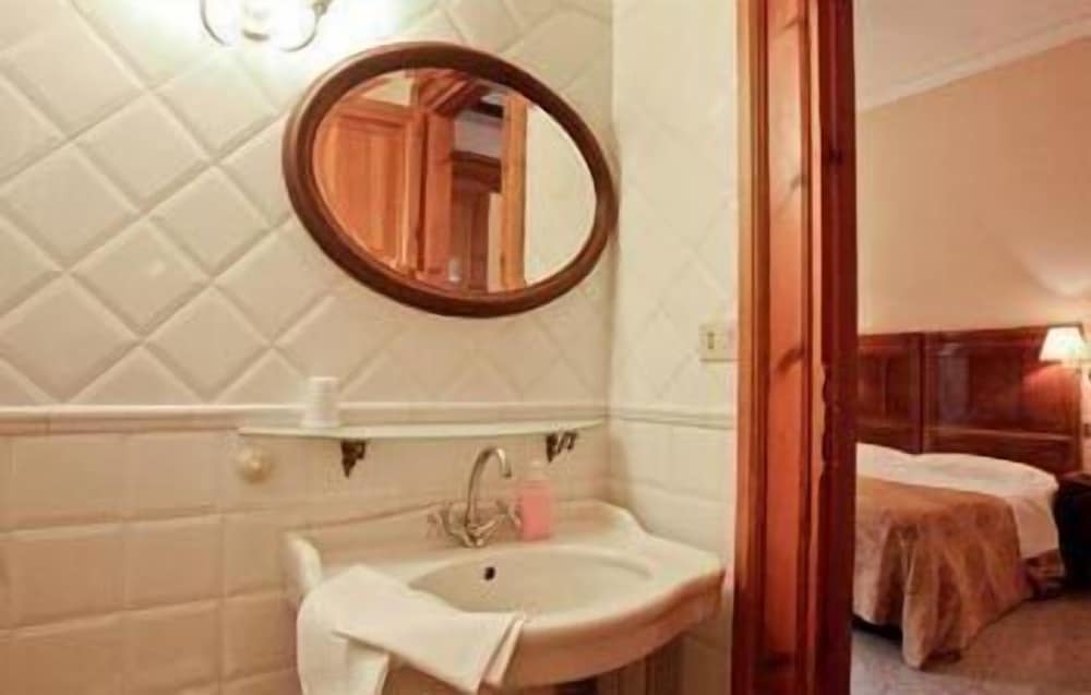 La Maison De Marta 27/28