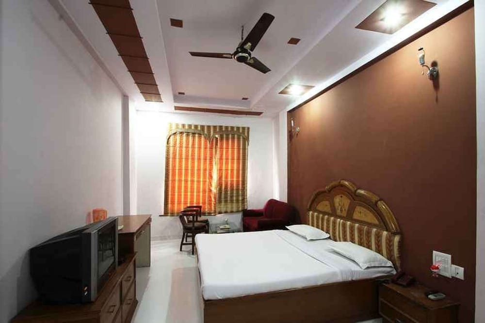 Hotel Chanakya 9/17