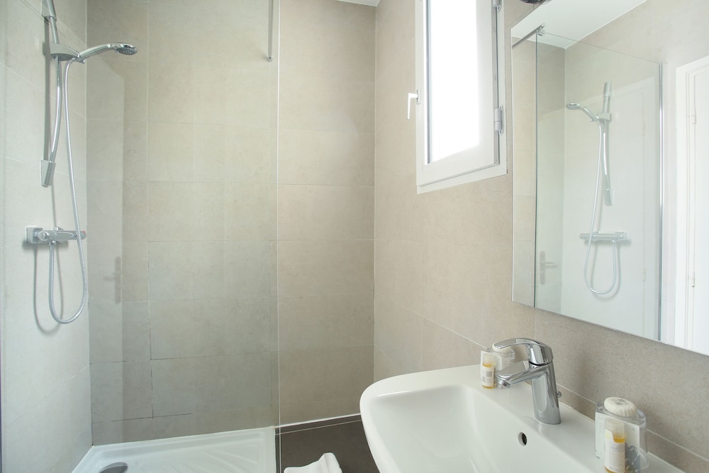 Hotel Gabriel Issy Paris 43/44