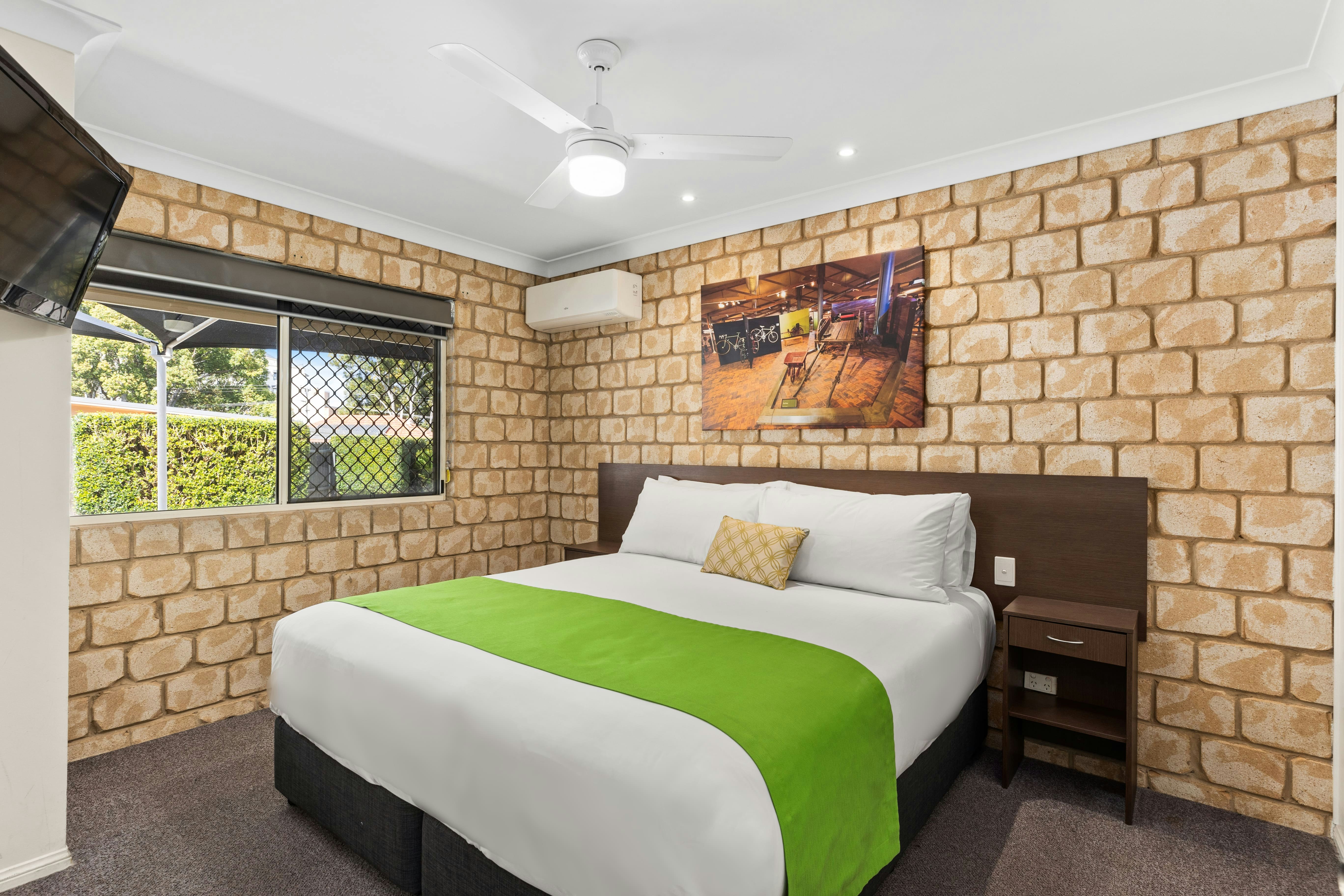 Great Divide Motor Inn 12/49