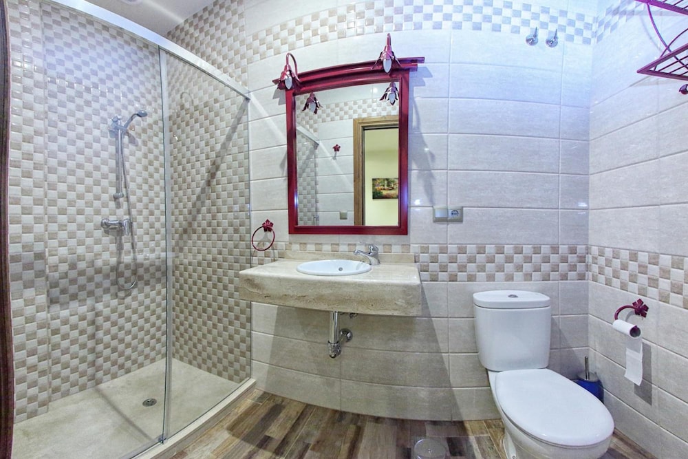HOSTAL GARLU 15/41