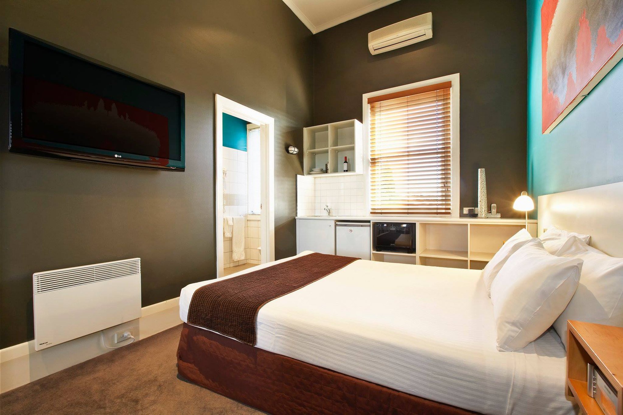 Tolarno Hotel 30/52