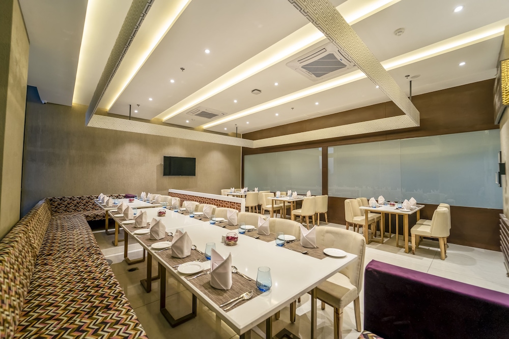 Essentia Luxury Hotel Indore 56/68