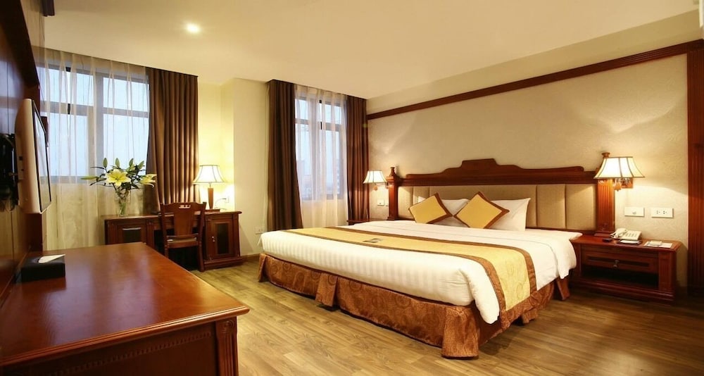 Suite, City View