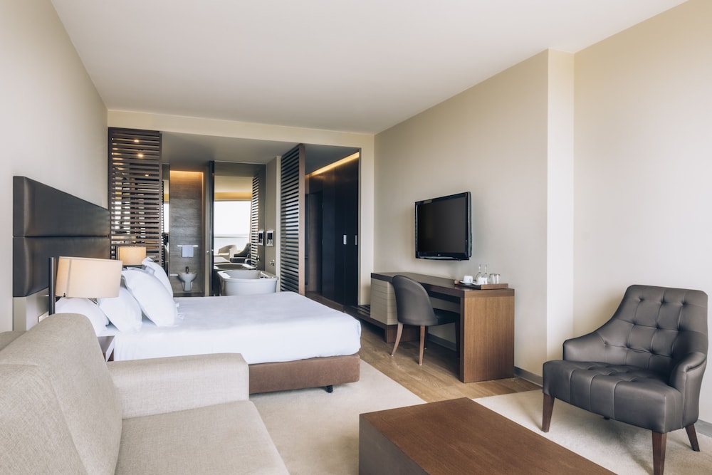 جناح جونيور بسرير كينج بإطلالة على الحديقة، Iberostar Selection Lagos Algarve 2/3