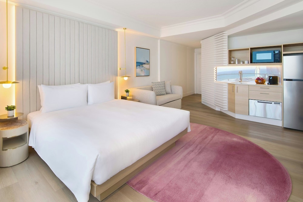 Deluxe, King Bed, Lagoon View, Sofa, Balcony