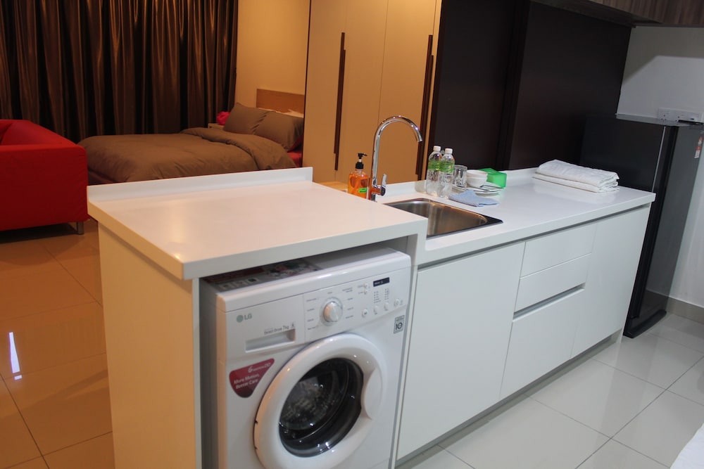 Dehouz – Trefoil Setia Alam Homestay 11/50