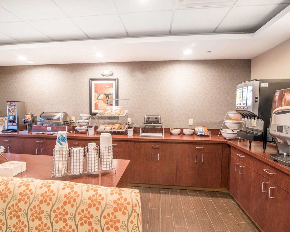 Comfort Inn & Suites Brattleboro I-91 37/47